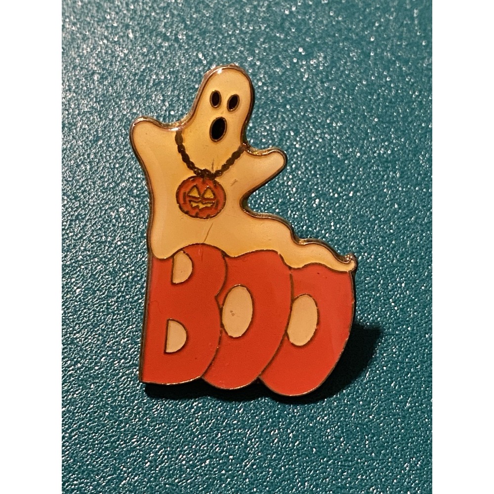 1981Halloween Ghost BOO Wearing jack-o'-lantern necklace Enamel Lapel Pin Spooky